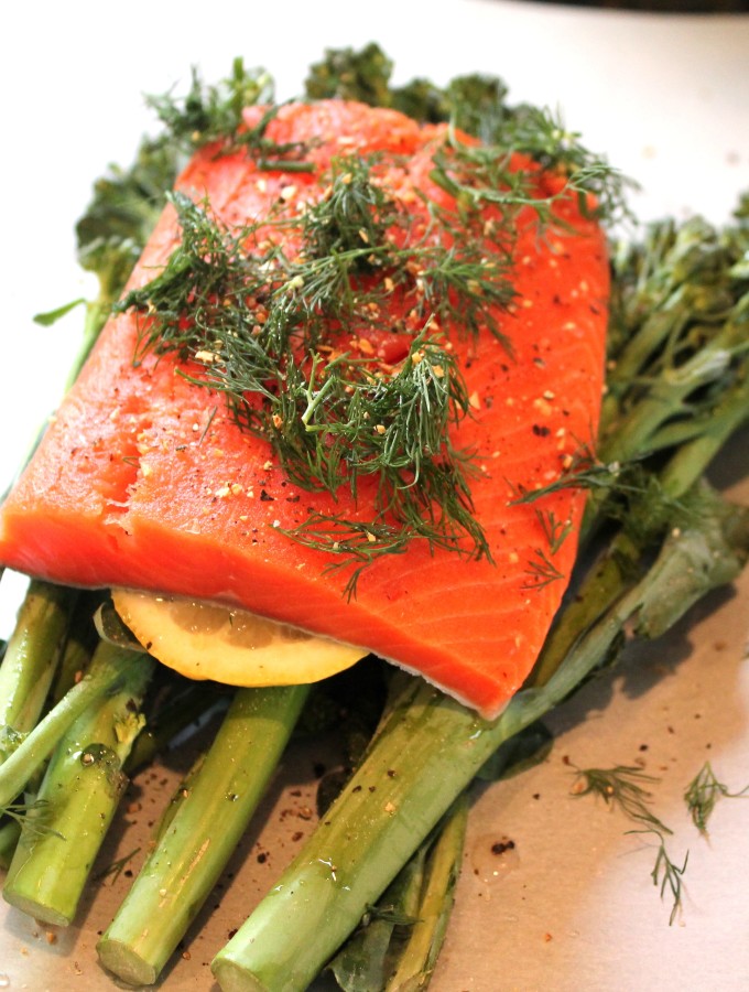 dill & lemon salmon baked in parchment