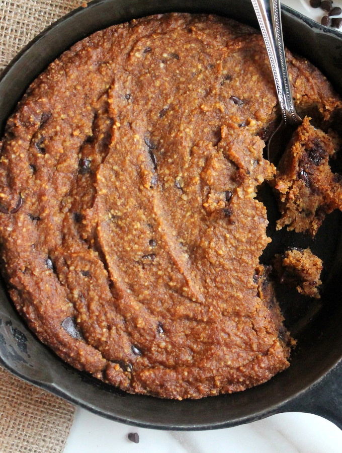 paleo fudgy pumpkin cookie skillet