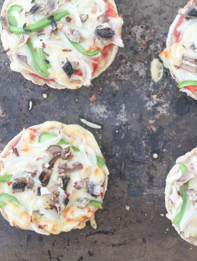 gf english muffin pizzas (& homemade pizza sauce)